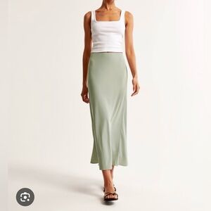 Abercrombie Mid Rise Satin Column skirt
